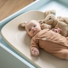 Saltea de infasat Nattou Softy Beige, moale, ergonomica, spuma PU, utilizabila fara husa, fara BPA, 70x50x10 cm